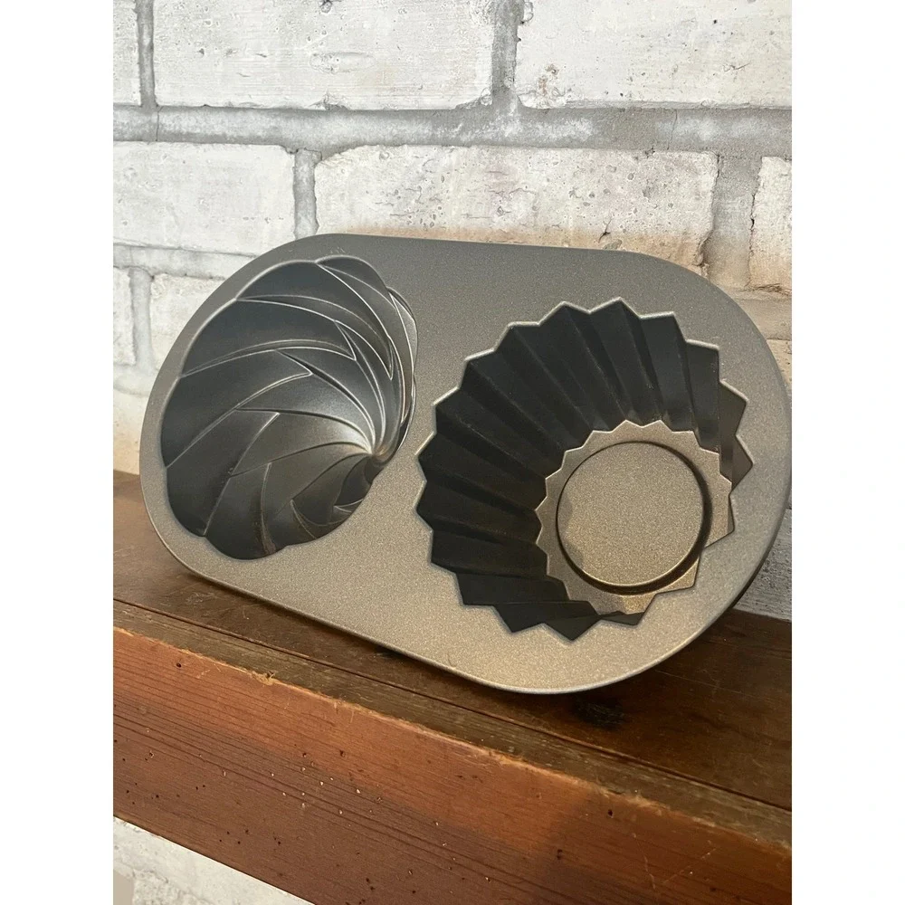 Nordic Ware Cute Cupcake Nonstick Baking Pan Makes One Giant‎ Cupcake